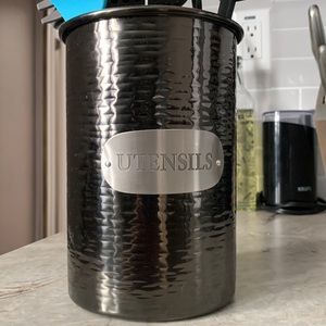 Kitchen utensils holder